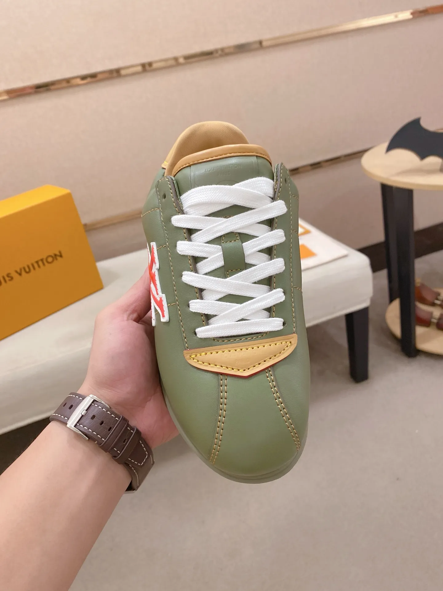 Men's shoes💰: Couple style 700💰LOUIS VUITTON Footint Soccer sneakers‼ ️ The top version, the same sneakers for LV couples. You will look fashionable when you wear them. This Footint Soccer sneaker was unveiled in the 2025 spring and summer series fashion show. The tongue is embellished with the Lvers United badge inspired by the football team. The rubber sole of the foot is decorated with multiple Louis Vuitton logos. The original latest packaging. Fabric: original imported cowhide. Lining: original imported breathable mesh. Foot pad: original injection molding pad. Outsole: original molded T combination outsole. Size: 35-45.